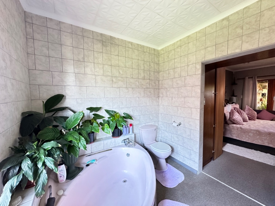 6 Bedroom Property for Sale in Heiderand Western Cape